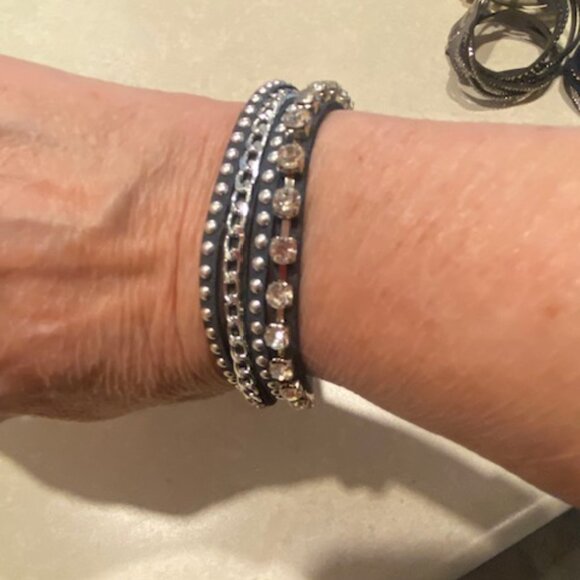 Lot of 6 Wrap Bracelets Bling Stubs Rhinestones Blue Brown Gray Tan Fits All - Picture 6 of 7